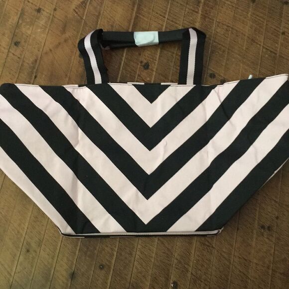 Victoria’s Secret chevron tote - Picture 2 of 3